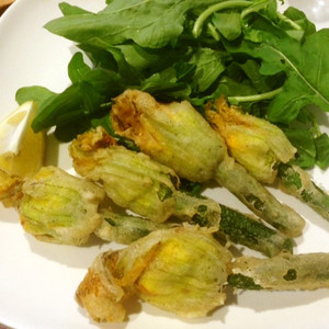 クリームチーズin花ズッキーニの天ぷら レシピ 作り方 By モンステラjp クックパッド 簡単おいしいみんなのレシピが365万品