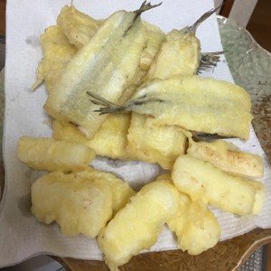 お家割烹 サヨリとアスパラの天ぷら レシピ 作り方 By コナ寿 クックパッド 簡単おいしいみんなのレシピが359万品