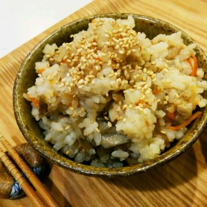鶏ゴボウの炊き込みご飯 噂の だし道楽 レシピ 作り方 By モコヴィヴィラブ クックパッド