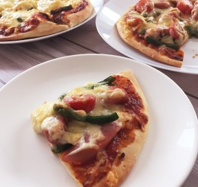 フラットブレッドの朝食ピザのレシピ