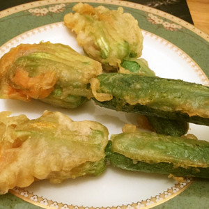 花ズッキーニの肉詰めフリット レシピ 作り方 By うたたねーこ クックパッド 簡単おいしいみんなのレシピが373万品