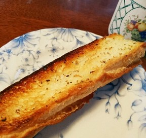 ガーリックバター入りナンのレシピ