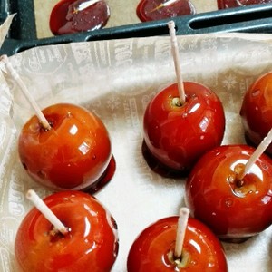 かき氷シロップでリンゴ飴 レシピ 作り方 By フポン クックパッド 簡単おいしいみんなのレシピが358万品