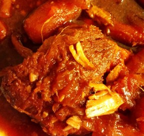 スロークッカーで作った豚肉とガンジュール（ピジョンエンドウ）のシチューのレシピ