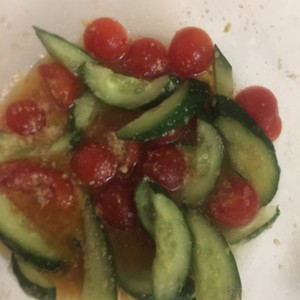 本当に簡単 トマトと叩き胡瓜のサラダ レシピ 作り方 By すぴかか クックパッド 簡単おいしいみんなのレシピが360万品