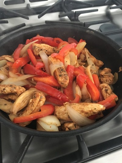 ピリッとしたチキンファヒータのレシピ