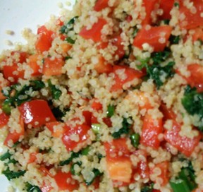 ピリッとしたキヌアサラダのレシピ