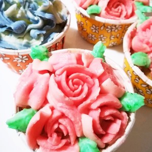 フラワーカップケーキ レシピ 作り方 By 馬嶋屋菓子道具店 クックパッド 簡単おいしいみんなのレシピが357万品