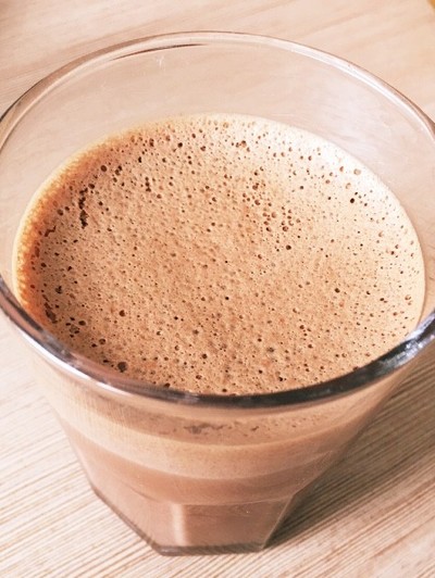  4つの材料で作るグルメなチョコレートムースのレシピ