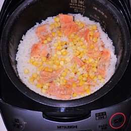 缶詰めで♪鮭の中骨とコーンの炊き込みご飯 by ＊ariko＊ 【クックパッド】 簡単おいしいみんなのレシピが357万品