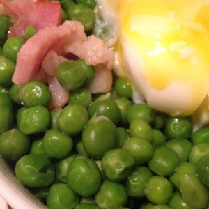 サイゼの青豆とベーコンの温玉サラダ再現 レシピ 作り方 By あやねあやね クックパッド 簡単おいしいみんなのレシピが360万品