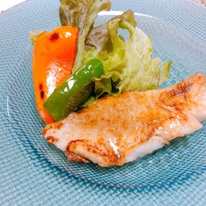 レモンでさっぱり まだらのムニエル レシピ 作り方 By Ayane O クックパッド 簡単おいしいみんなのレシピが361万品