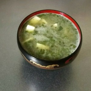 絹ごし豆腐と とろろめかぶの お味噌汁 レシピ 作り方 By 水玉 金魚 クックパッド 簡単おいしいみんなのレシピが355万品