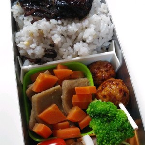 お弁当にも 黒はんぺん煮 レシピ 作り方 By Tonakai クックパッド 簡単おいしいみんなのレシピが366万品