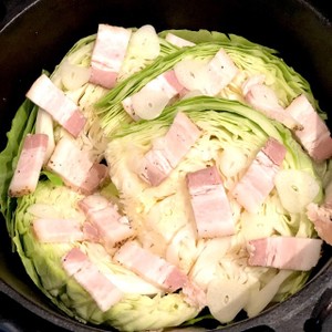 ダッチオーブンで 丸ごとキャベツスープ レシピ 作り方 By ガセリさ クックパッド 簡単おいしいみんなのレシピが360万品
