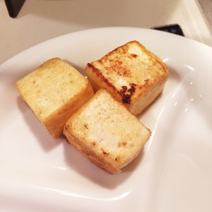 木綿豆腐 焼くだけ 簡単手作り厚揚げ風 レシピ 作り方 By なおluna クックパッド 簡単おいしいみんなのレシピが361万品