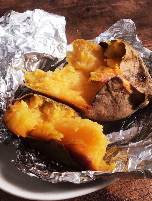 焼きグリルで作った安納芋の焼き芋 レシピ 作り方 By もなぱん クックパッド 簡単おいしいみんなのレシピが375万品