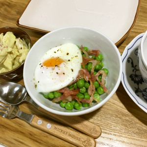 サイゼの青豆とベーコンの温玉サラダ再現 レシピ 作り方 By あやねあやね クックパッド 簡単おいしいみんなのレシピが360万品