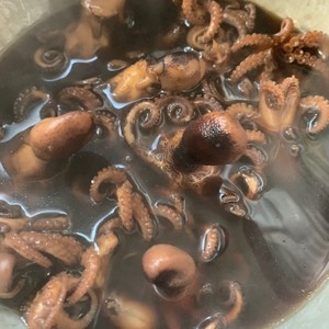 イイダコの甘辛煮付け 下処理 コツあり レシピ 作り方 By まこりんとペン子 クックパッド 簡単おいしいみんなのレシピが356万品