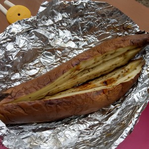 キャンプ飯 ほんとにおいしい茄子の丸焼 レシピ 作り方 By Lynn クックパッド 簡単おいしいみんなのレシピが350万品
