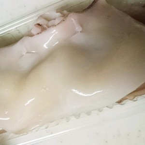 簡単 イカの皮の剥き方 さばき方 レシピ 作り方 By One K クックパッド 簡単おいしいみんなのレシピが353万品