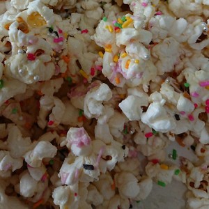 カラフルチョコレートポップコーン レシピ 作り方 By ダイソー クックパッド 簡単おいしいみんなのレシピが361万品