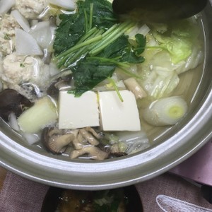 ヴァンプ将軍の 鳥団子鍋 さっと１品 レシピ 作り方 By じゅいち クックパッド 簡単おいしいみんなのレシピが355万品