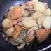 鮭とじゃがいものにんにくバタポン炒め