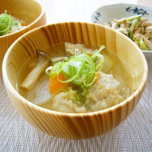 簡単 とりごぼうすりみの味噌汁 レシピ 作り方 By アスカチャチャ クックパッド 簡単おいしいみんなのレシピが359万品