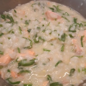 生米で作る 鮭と卵とねぎのお粥 レシピ 作り方 By クックd6knyg クックパッド 簡単おいしいみんなのレシピが357万品