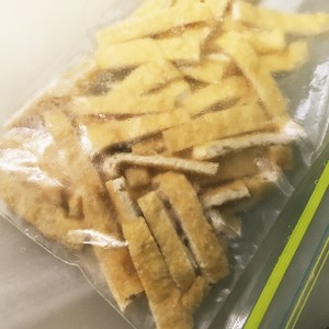 油揚げ 油抜きして冷凍保存 レシピ 作り方 By マリバ クックパッド 簡単おいしいみんなのレシピが360万品