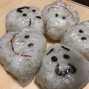 キャラ弁 お子様ﾗﾝﾁに 顔文字おにぎり レシピ 作り方 By かおたん クックパッド