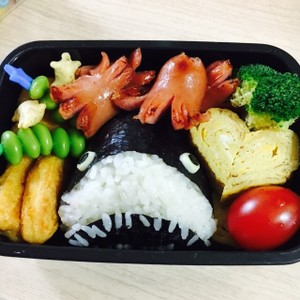 サメ ジョーズ のキャラ弁 レシピ 作り方 By いっちいicchi クックパッド 簡単おいしいみんなのレシピが361万品