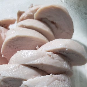 簡単手間いらず レンジでしっとり鶏ハム レシピ 作り方 By にこれってぃ クックパッド 簡単おいしいみんなのレシピが361万品