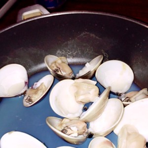 フライパンで簡単 焼きはまぐり レシピ 作り方 By 三月兎 クックパッド 簡単おいしいみんなのレシピが353万品