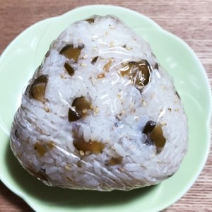 おばぁちゃんの味 キューちゃんおにぎり レシピ 作り方 By 槙かおる クックパッド 簡単おいしいみんなのレシピが351万品