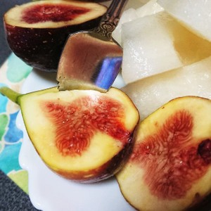 スプーンで簡単いちじくのむき方 食べ方 のつくれぽ クックパッド 簡単おいしいみんなのレシピが356万品