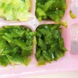 離乳食 レンジで簡単ピーマンの皮剥き レシピ 作り方 By もいちぴ クックパッド 簡単おいしいみんなのレシピが361万品