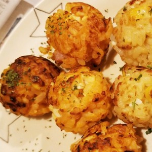 たこ焼き器でカリカリライスボール レシピ 作り方 By Maikooc クックパッド 簡単おいしいみんなのレシピが352万品