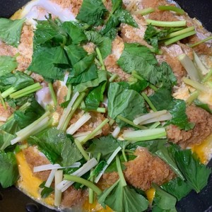たっぷり三つ葉のかつ丼 レシピ 作り方 By 花時計咲いた クックパッド 簡単おいしいみんなのレシピが354万品