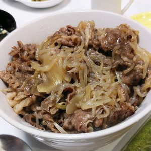 麺つゆだけ 簡単牛丼 レシピ 作り方 By ちぇるこ クックパッド 簡単おいしいみんなのレシピが360万品