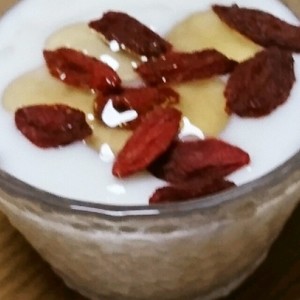 クコの実とヨーグルトはちみつを添えて レシピ 作り方 By Akicara クックパッド 簡単おいしいみんなのレシピが358万品