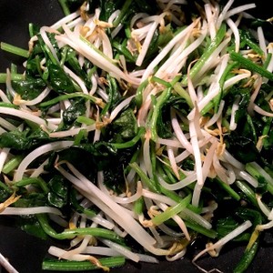 ほうれん草ともやしとキノコのバター炒め レシピ 作り方 By おうちごはん クックパッド 簡単おいしいみんなのレシピが360万品