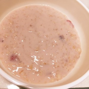 離乳食中期 苺ミルクのオートミール粥 レシピ 作り方 By 晴太ママ クックパッド 簡単おいしいみんなのレシピが355万品