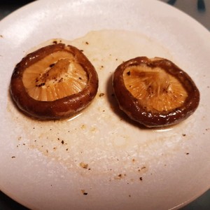 レンジでできるしいたけのバター醤油 レシピ 作り方 By クックzs02nf クックパッド 簡単おいしいみんなのレシピが360万品