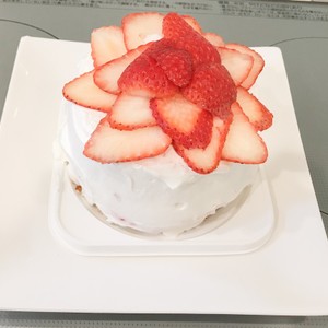 簡単 豪華 苺のデコレーション レシピ 作り方 By ワビィ クックパッド 簡単おいしいみんなのレシピが350万品