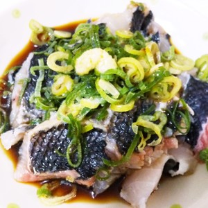 メジナ グレ の皮霜造り 湯引き レシピ 作り方 By ニャゴめし食堂 クックパッド 簡単おいしいみんなのレシピが353万品