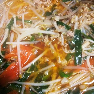 豚ひき肉とニラ もやしのごま香る鍋 レシピ 作り方 By 日清オイリオ クックパッド 簡単おいしいみんなのレシピが354万品