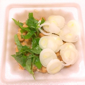 お酒のあてに 簡単おつまみ納豆 大葉ネギ レシピ 作り方 By Yanapie クックパッド 簡単おいしいみんなのレシピが352万品