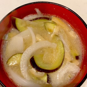 ごま油が香る なすのお味噌汁 レシピ 作り方 By Shioriのママ クックパッド 簡単おいしいみんなのレシピが352万品